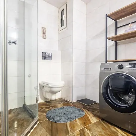 Comfy Flat With Location In Besiktas